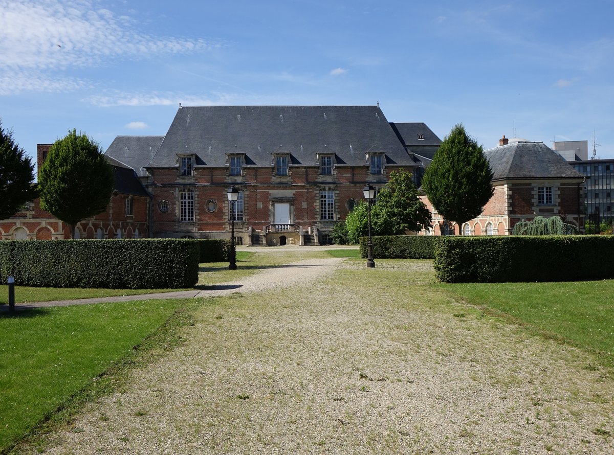 Laon, Abtsgebude des Kloster St. Martin, erbaut im 18. Jahrhundert (09.07.2016)