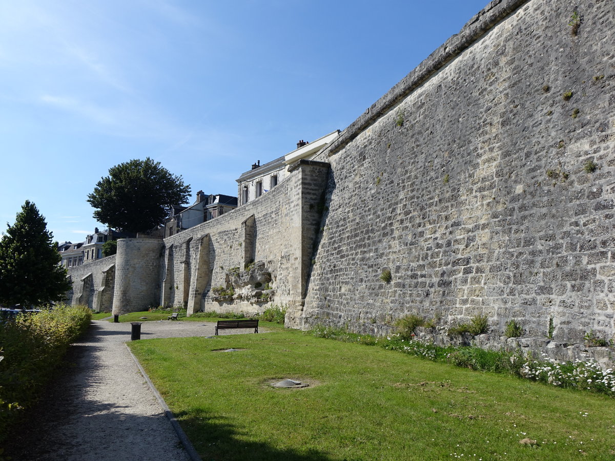 Laon, Festungsmauer der Zitadelle (09.07.2016)