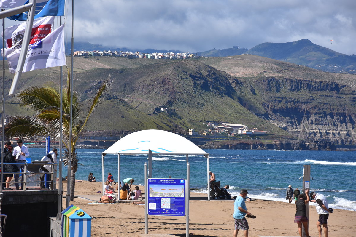 LAS PALMAS DE GRAN CANARIA (Provincia de Las Palmas), 03.04.2016, Blick in Richtung Sden auf einen Teil des 3,2 km langen Stadtstrandes „Playa de las Canteras 