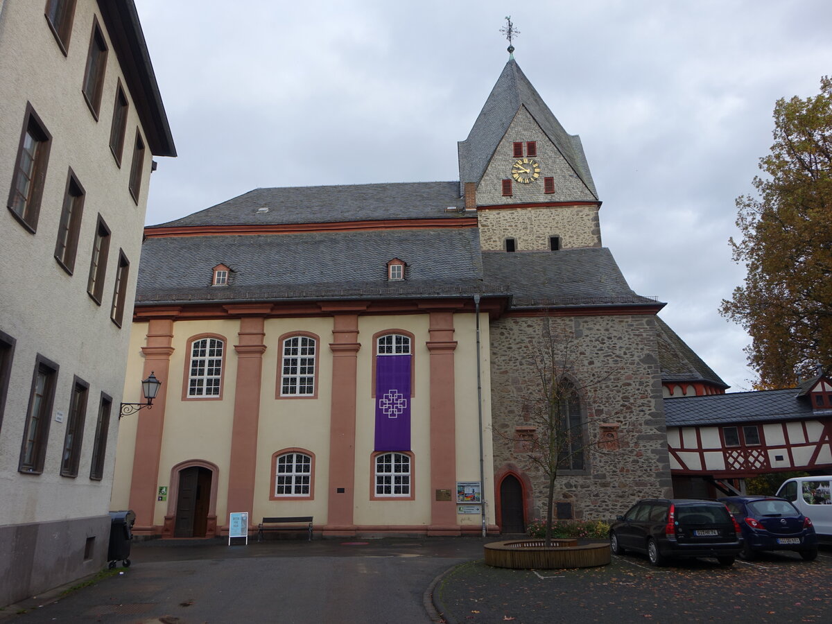 Laubach, evangelische Stadtkirche, Ostbau aus dem 13. Jahrhundert, barockes Langschiff von 1702 (31.10.2021)