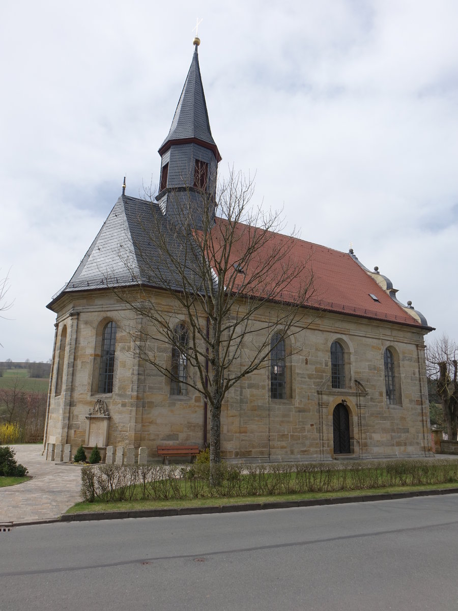 Lauf, Katholische Filialkirche Heilige Drei Knige, Sandsteinquaderbau mit geschweiftem Giebel und Dachreiter, erbaut 1718 nach Plnen von Bonaventura Rauscher (09.04.2018)