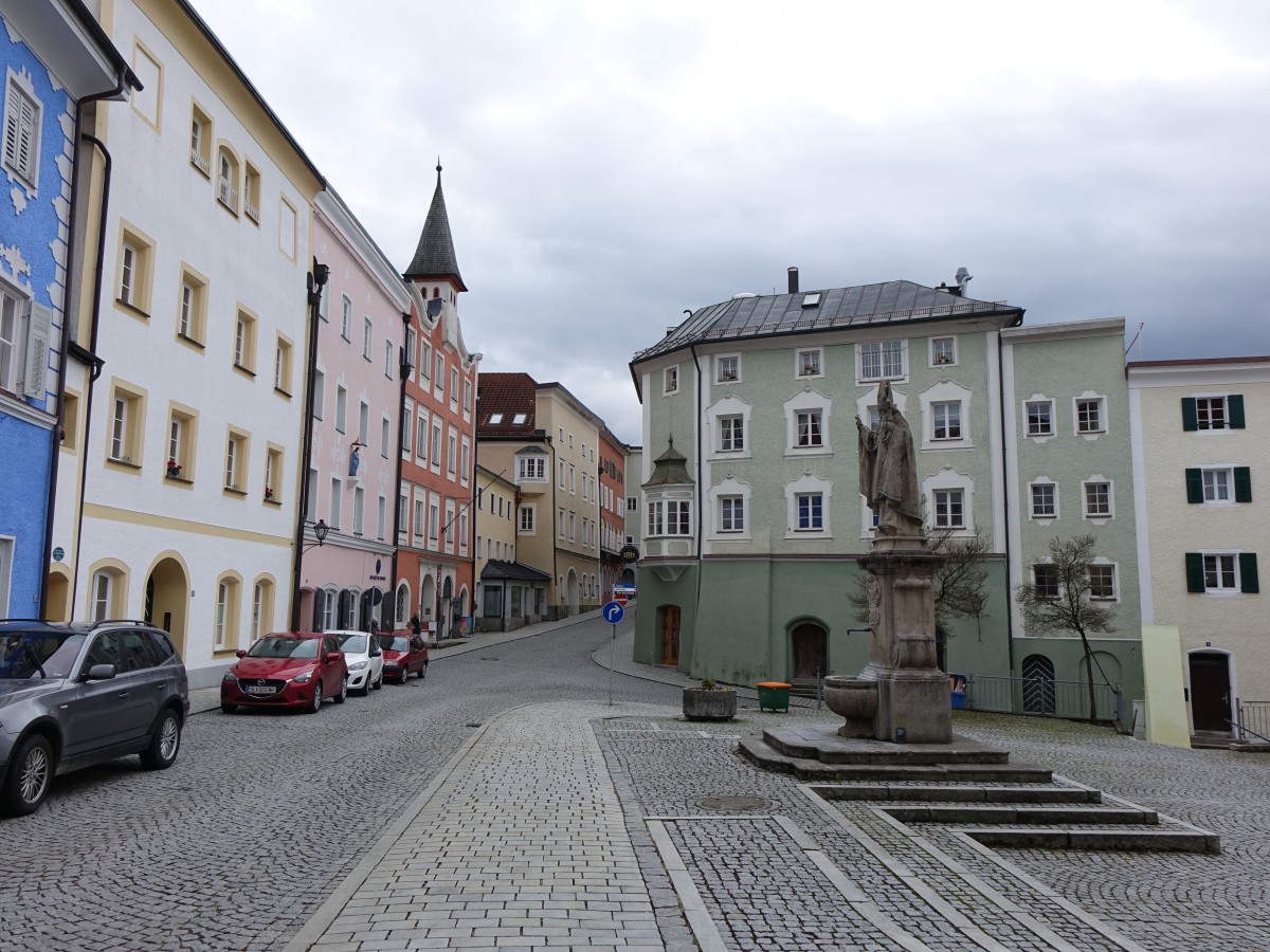 Laufen, Rupertusplatz mit Rupertusbrunnen von 1914, erbaut von Valentin Kraus (15.02.2016)