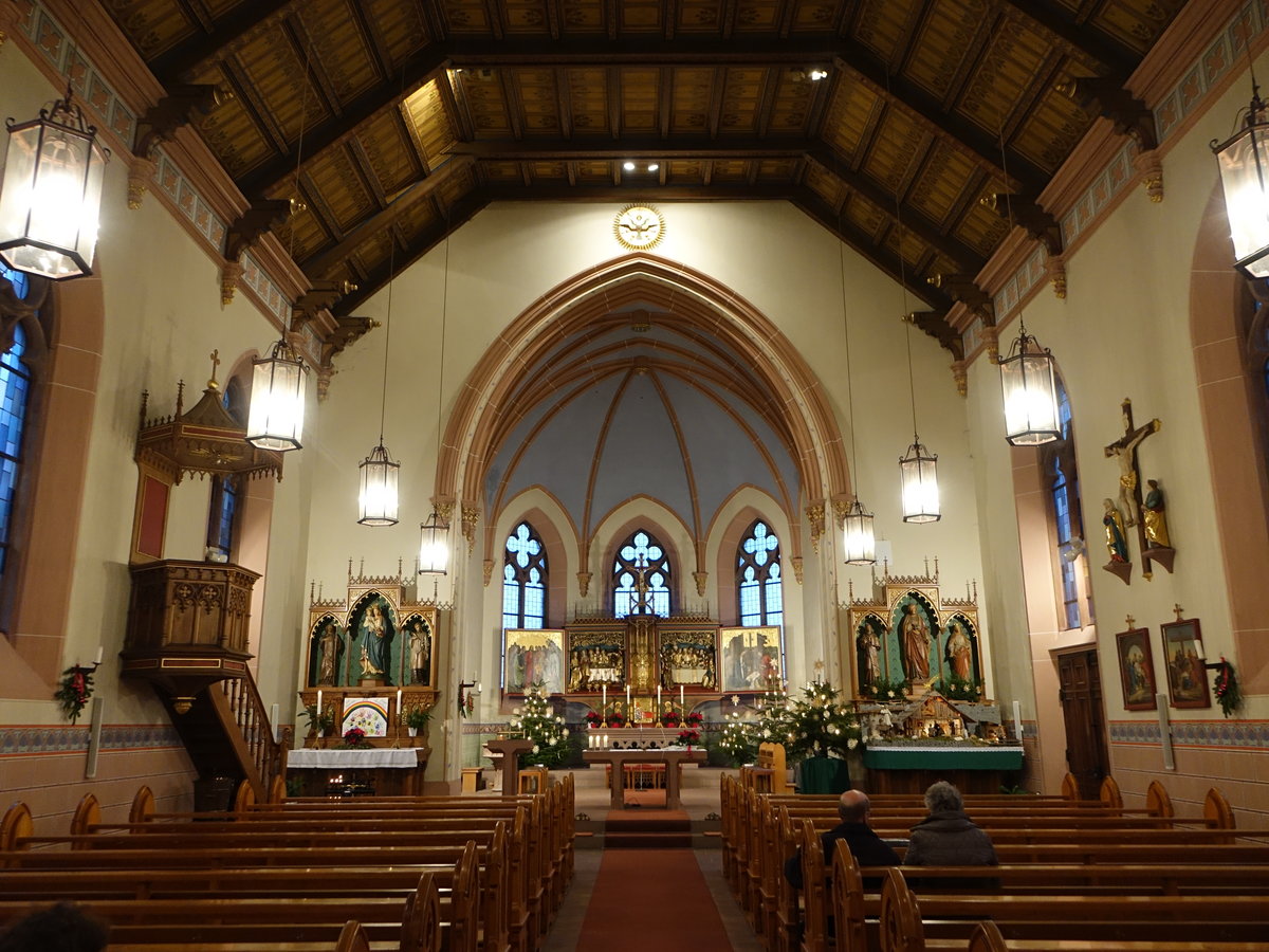 Laufenburg (Baden), neugotischer Innenraum der Hl. Geist Kirche, erbaut von 1883 bis 1884 (31.12.2018)