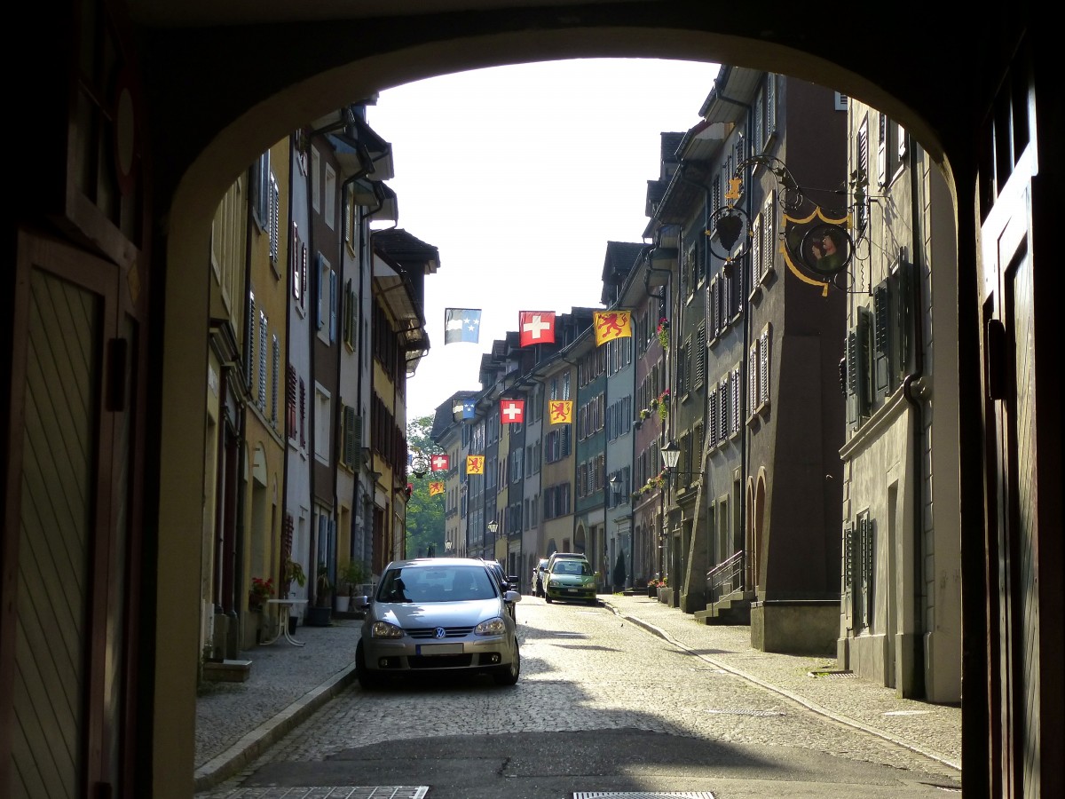 Laufenburg, Blick durch das Rhytrli (Rheintr) in die Marktgasse, Juli 2015