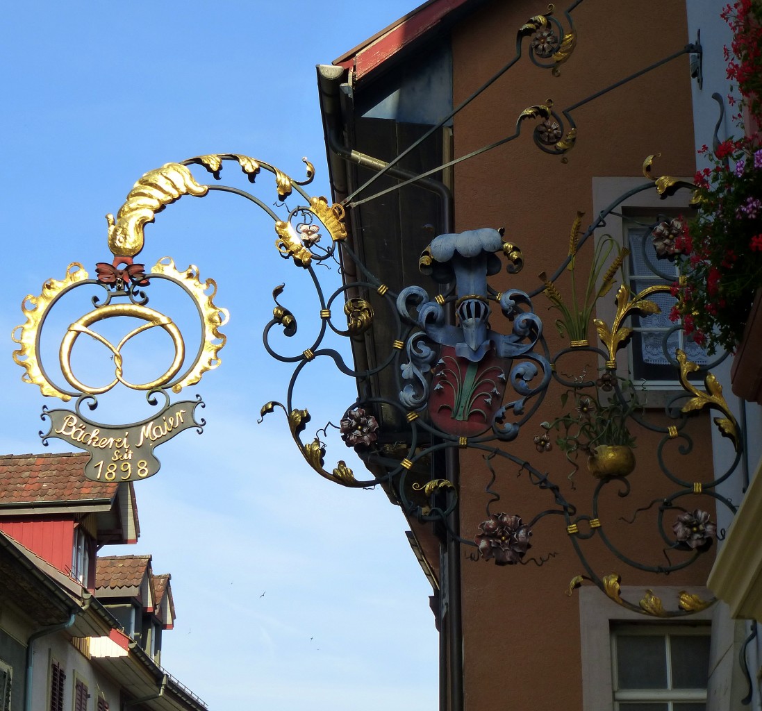 Laufenburg, Zunftschild an einer seit 1898 bestehenden Bckerei, Juli 2015