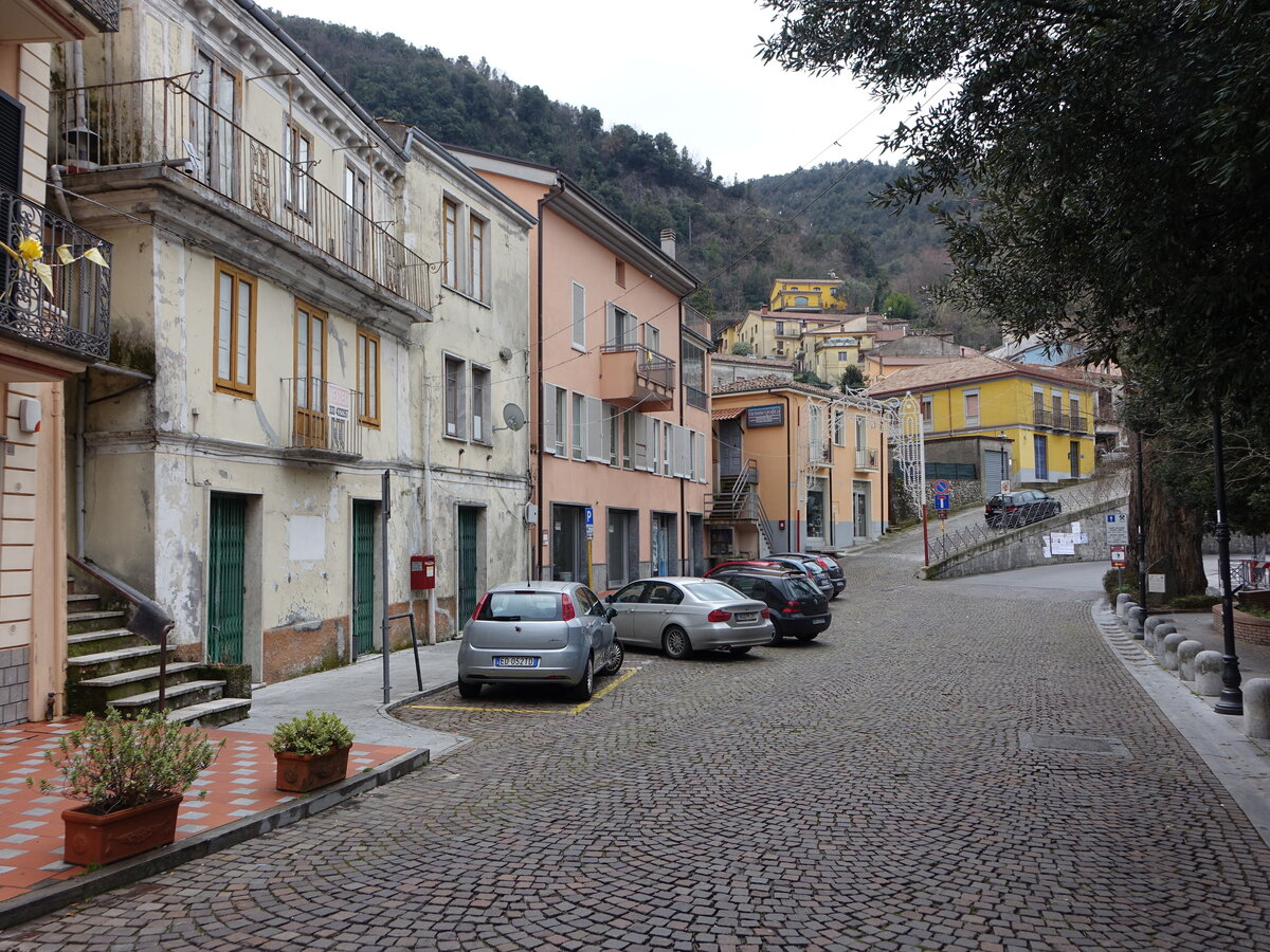 Lauria, Häuser entlang der Via Roma (28.02.2023)