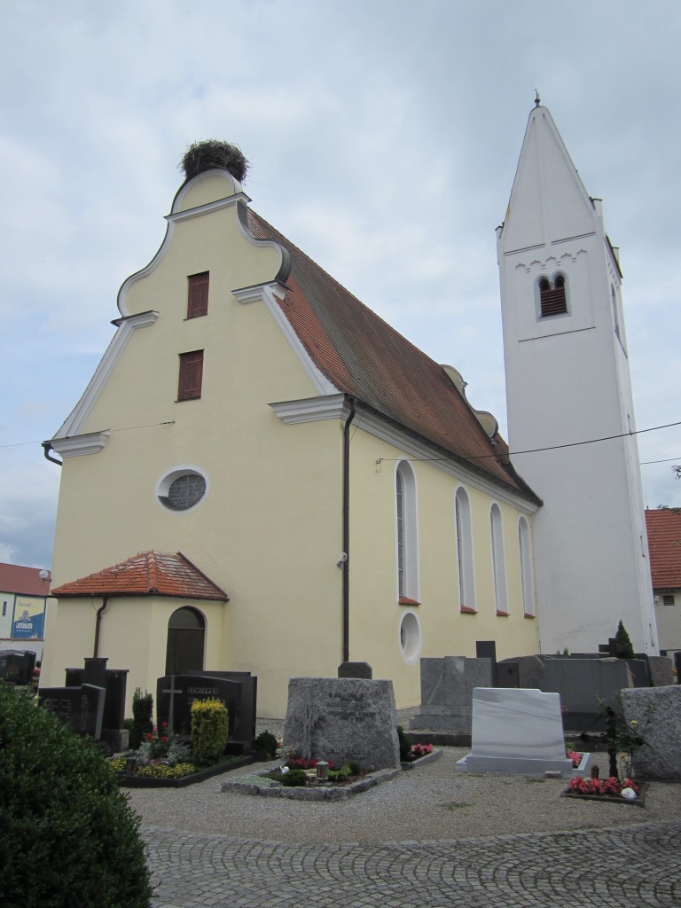 Lauterbach, Pfarrkirche St. Stephan, flachgedeckter Saalbau mit eingezogenem Chor, Satteldachturm, erbaut ab 1507, Umbau 1716 durch Hans Georg Weinbuch (13.07.2014)