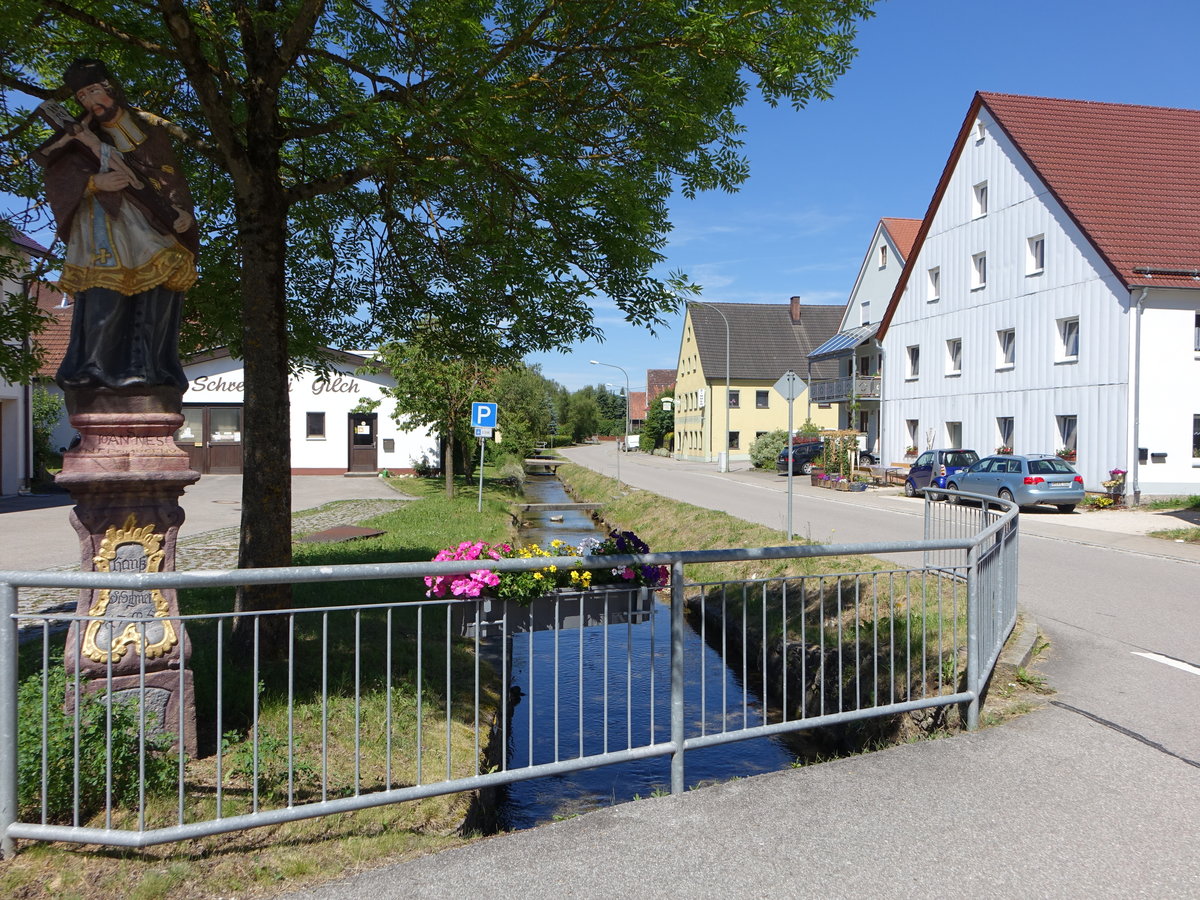 Lauterhofen, Standbild des heiligen Johannes von Nepomuk in der Pfalzgrafenstrae (11.06.2017)