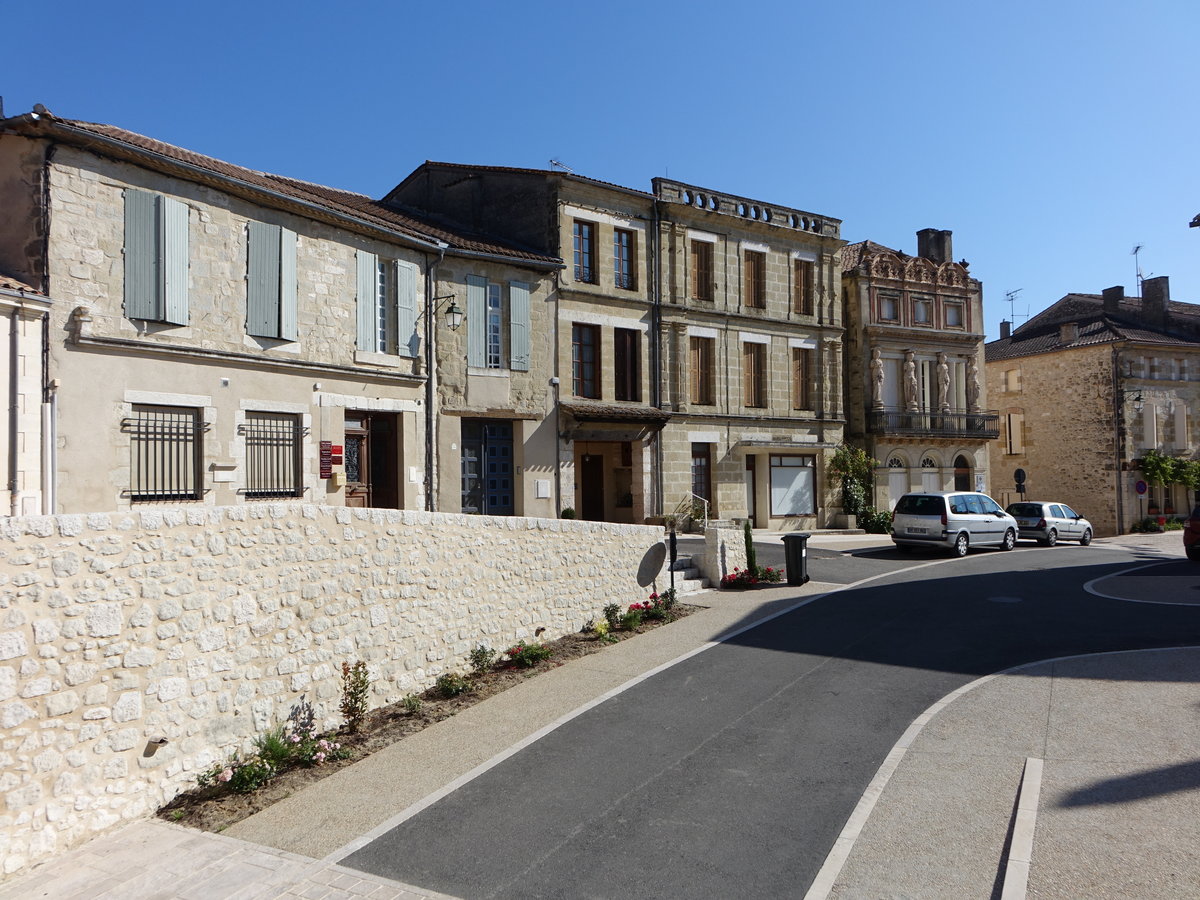 Lauzun, historische Huser in der Rue Eugene Maziellier (23.07.2018)