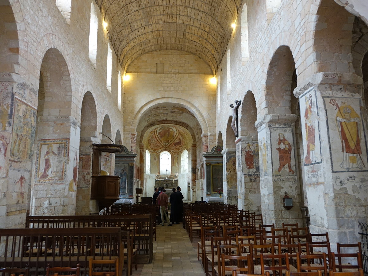 Lavardin, Innenraum der Kirche Saint-Genest, Wandmalereien aus dem 12. bis 16. Jahrhundert (10.07.2017)