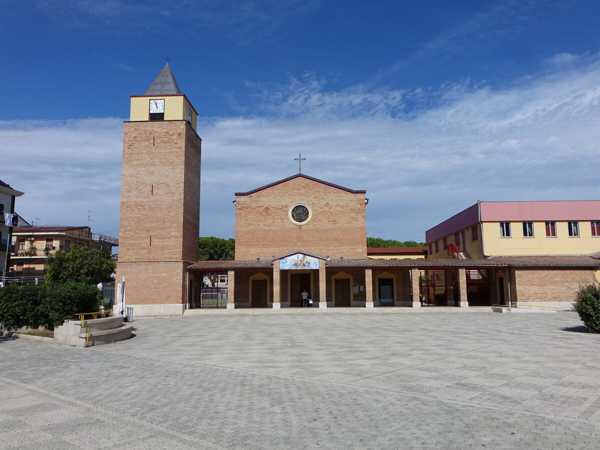 Lavello, Pfarrkirche Sacro Cuore in der Via Roma (30.09.2022)