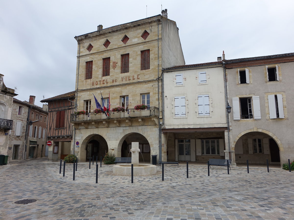 Layrac, Hotel de Ville am Place Jean Jaures in der Altstadt (28.07.2018)