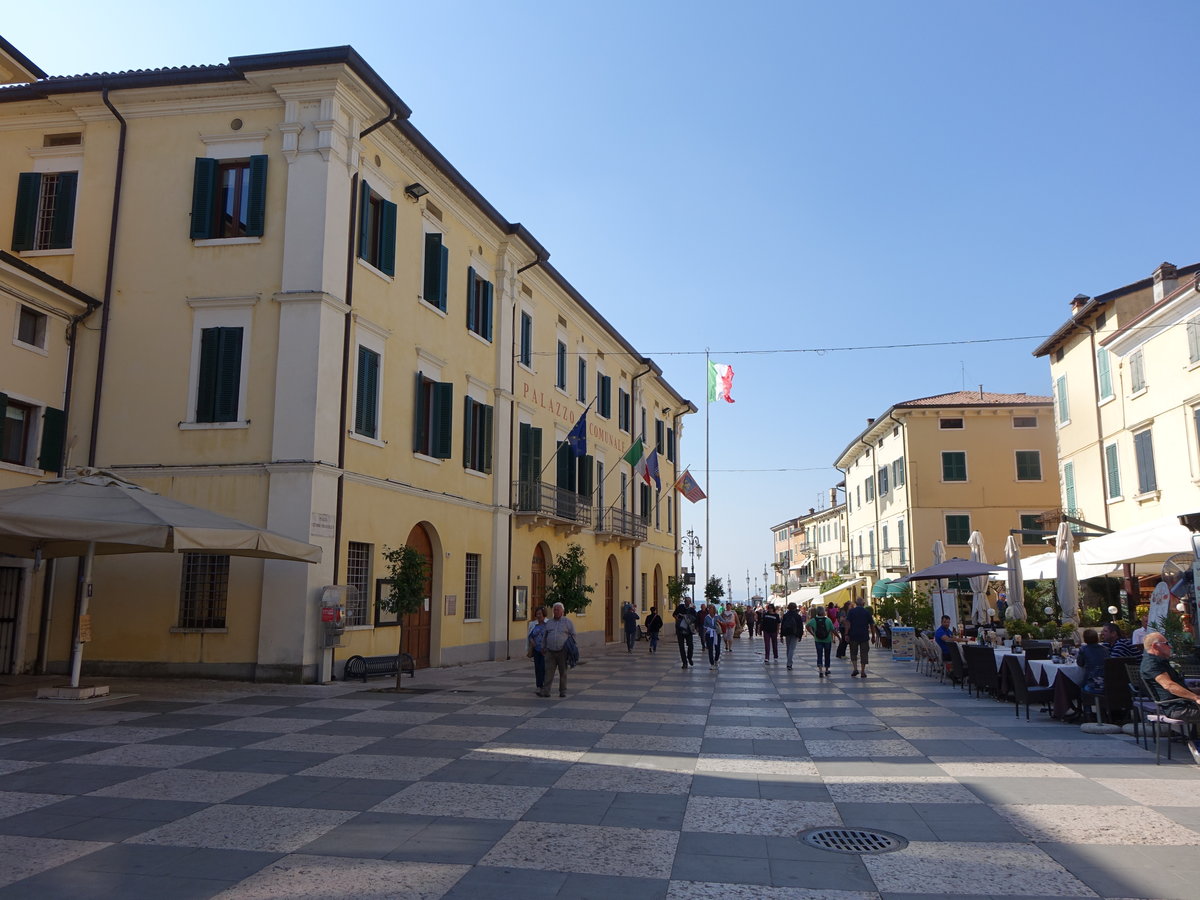 Lazise, Rathaus am Piazza Vittorio Emanuele II. (07.10.2016)