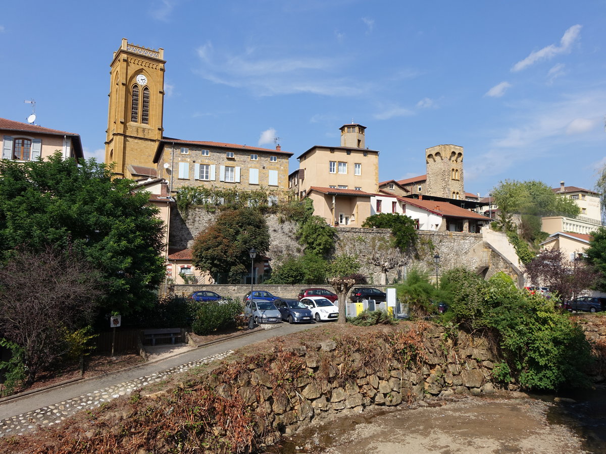 Le Arbresle, Kirche St. Jean und Turm des Chateau, Kirche erbaut im 13. Jahrhundert, Schloturm erbaut im 16. Jahrhundert (23.09.2016)