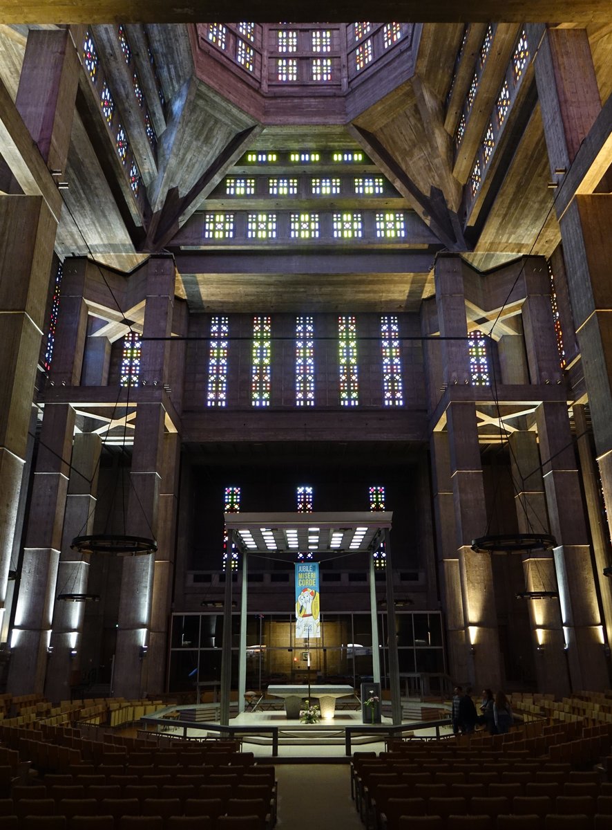 Le Havre, Innenraum der St. Joseph Kirche (14.07.2016)