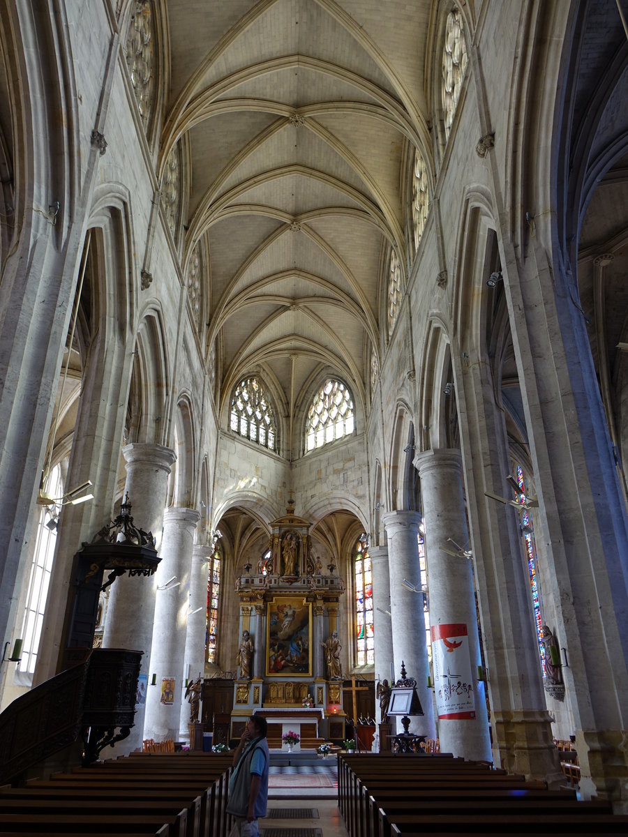 Le Neubourg, Mittelschiff der St. Paul Kirche, Hochaltar aus dem 17. Jahrhundert (15.07.2016)