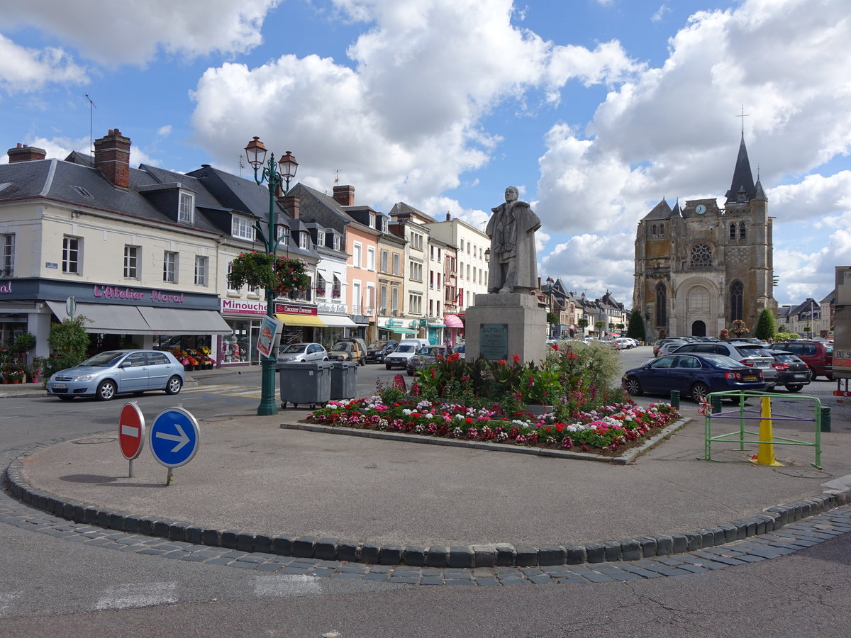 Le Neubourg, Rue de la Republique mit St. Paul Kirche (15.07.2016)