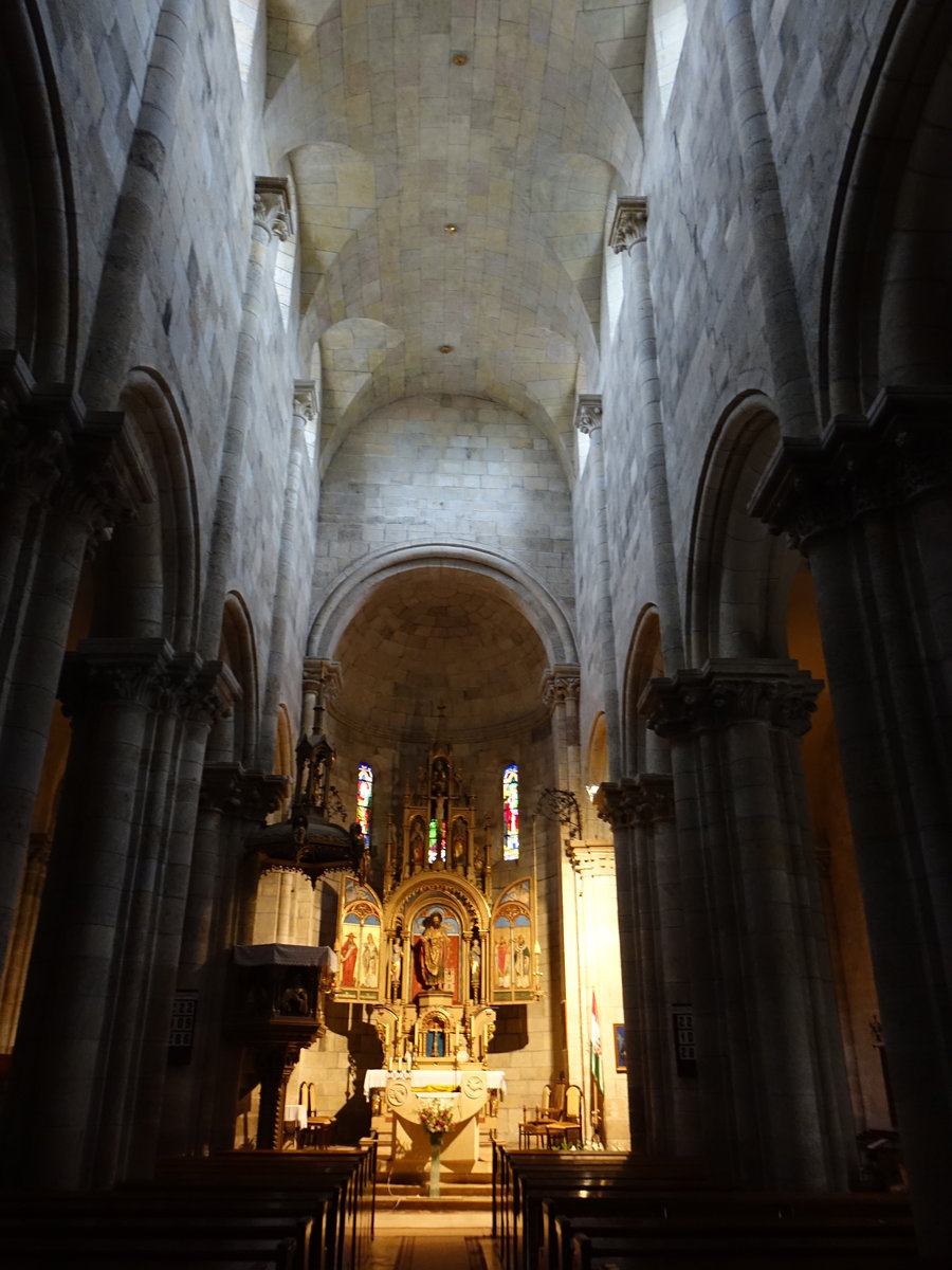 Lebeny, Mittelschiff mit Hochaltar in der Pfarrkirche St. Jakob (25.08.2018)