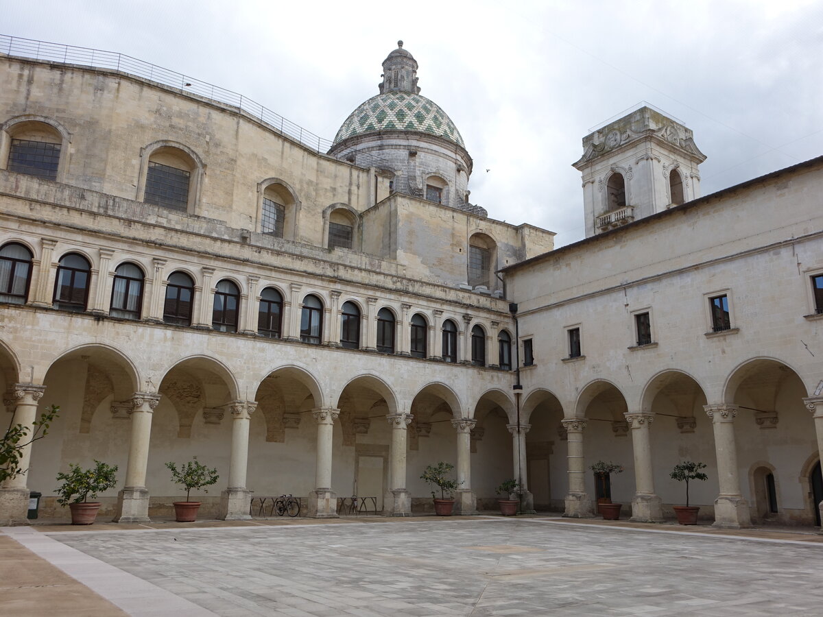 Lecce, Kreuzgang in der Universitt del Salento (03.03.2023)