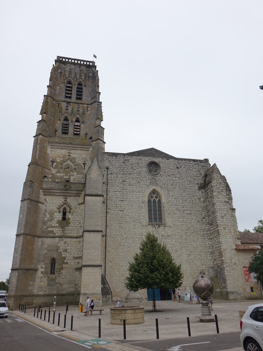 Lectoure, Kathedrale Saint-Gervais, erbaut ab 1472, Anbauten im 16. Jahrhundert, 45 meter hoher Glockenturm (28.07.2018)