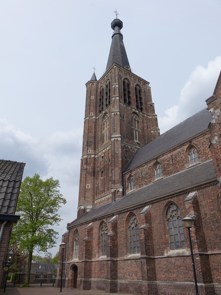 Leende, gotische St. Petrus Kirche, erbaut von 1699 bis 1714 (02.05.2015)