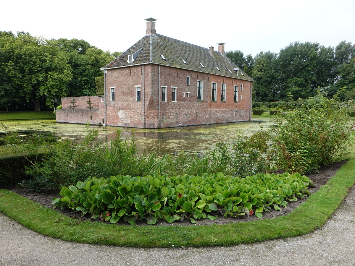 Leens, Schloss Verhildershum, erbaut im 14. Jahrhundert, Umbau im 17. Jahrhundert zum Landhaus (27.07.2017)