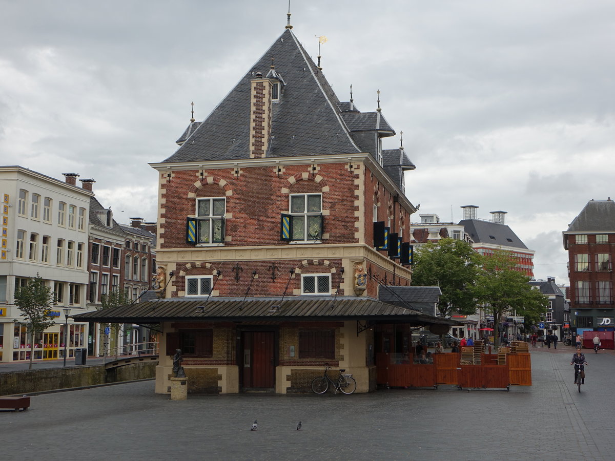 Leeuwarden, Gebude der Waag, Renaissancegebude erbaut von 1596 bis 1598 (25.07.2017)