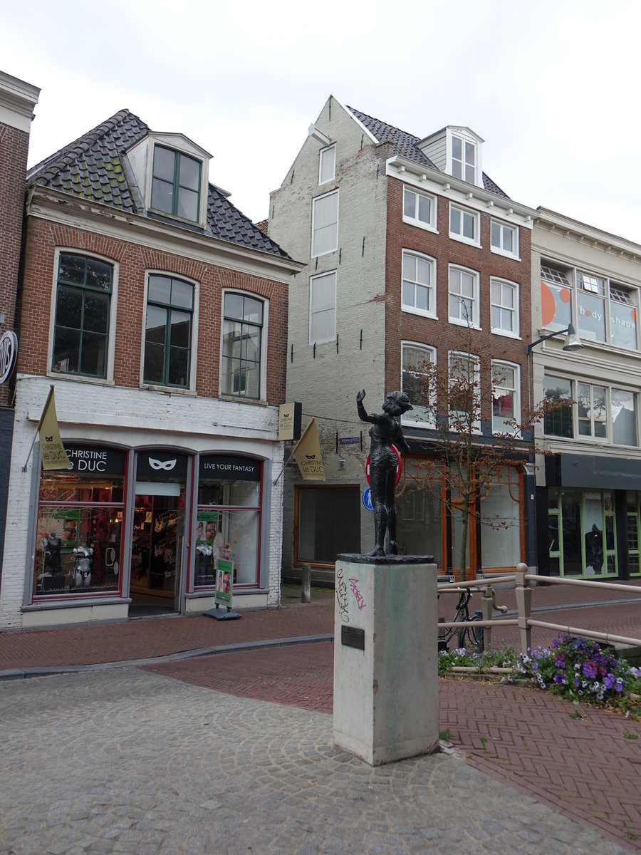 Leeuwarden, Mata Hari Denkmal von 1976 am Keldersplatz (25.07.2017)