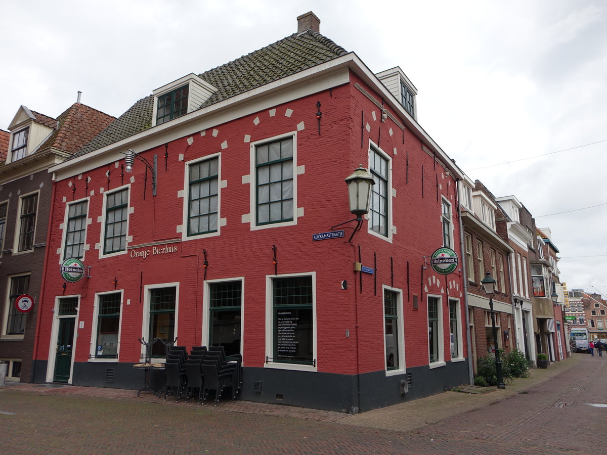 Leeuwarden, Oranje Bierhus in der Auckamastraatje Strae (25.07.2017)