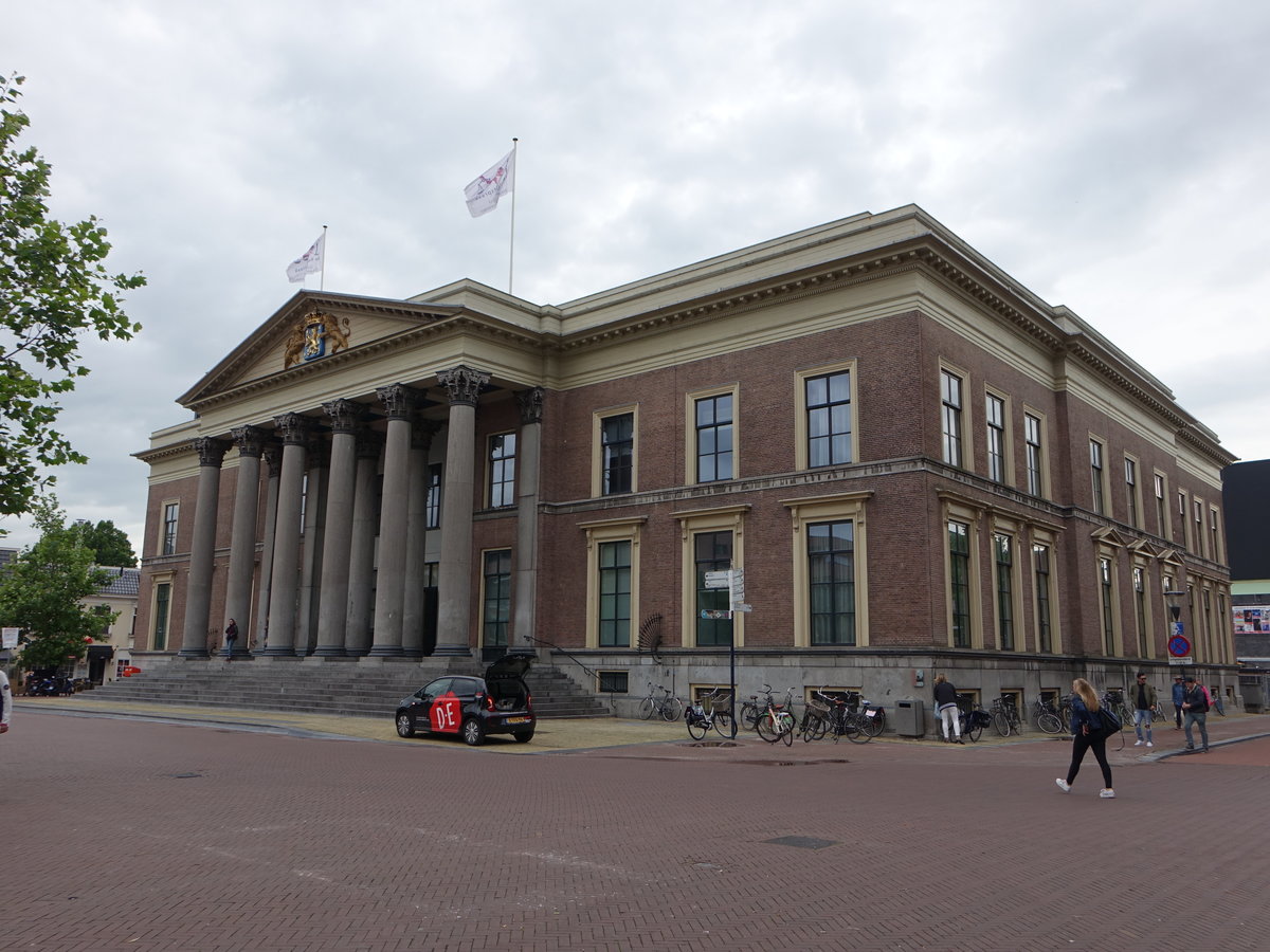 Leeuwarden, Paleis van Justitie am Wilhelminaplein, erbaut von 1846 bis 1852 durch T. Romein (25.07.2017)