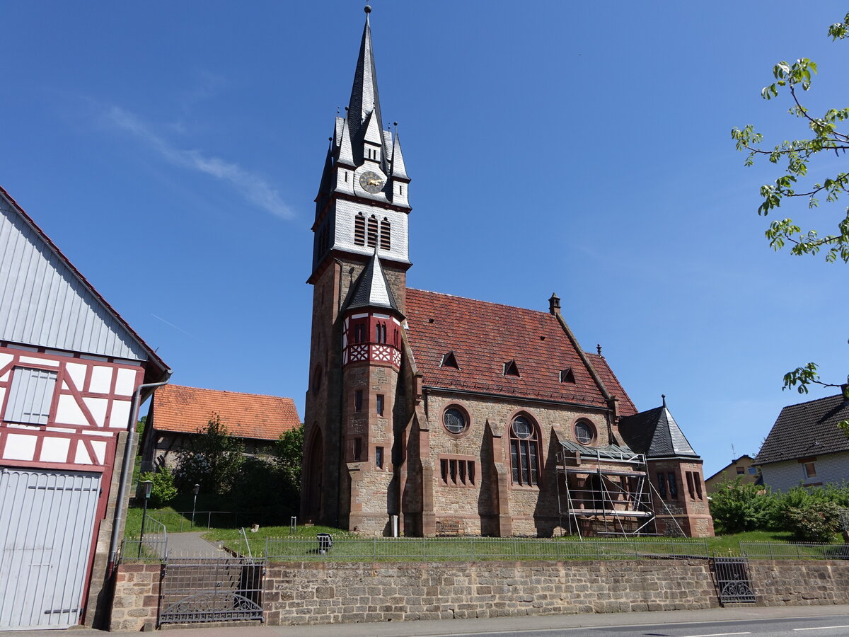 Lehrbach, evangelische Kirche, Chor von 1499, neugotische Saalkirche erbaut von 1895 bis 1896 (15.05.2022)