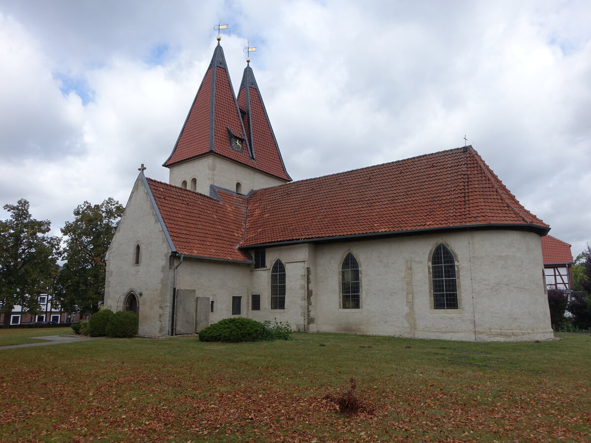 Lehre, evangelische Hl. Kreuz Kirche, romanische Saalkirche, Chor im 15. Jahrhundert erweitert (16.09.2025)