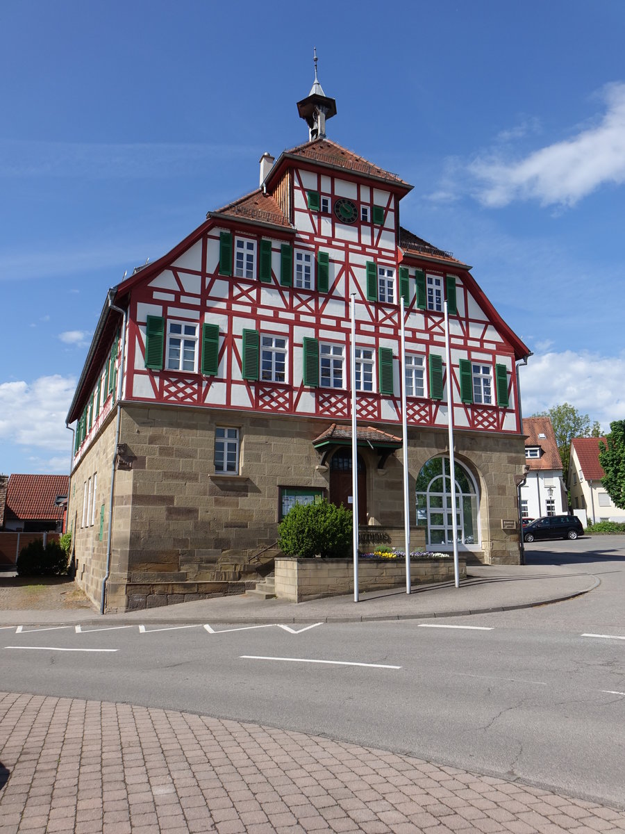 Lehrensteinsfeld, das Rathaus in Fachwerkbauweise wurde 1591 errichtet und erhielt seine heutige Gestalt im Wesentlichen im Jahr 1906 (29.04.2018)