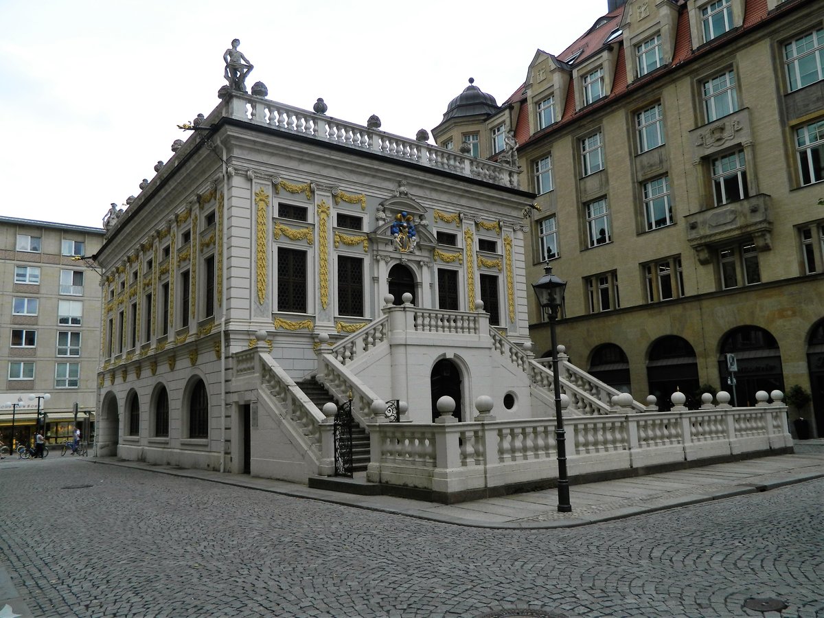 Leipzig: Alte Handelsbrse, 1678 - 1687 erbaut, Leipzigs ltestes Versammlungsgebude der Kaufmannschaft, wurde zwischen 1992 und 1995 restauriert und wird heute fr unterschiedliche kulturelle Veranstaltungen, Firmenprsentationen, festliche Empfnge und privaten Feiern genutzt.  (20.07.2017)