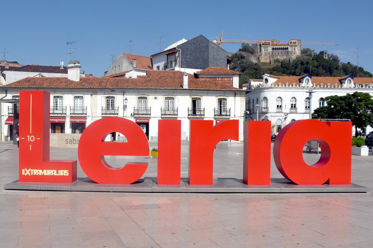 LEIRIA (Concelho de Leiria), 23.08.2019, Letras LEIRIA am Largo 5 de Outobro