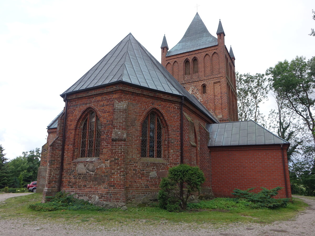 Lekno / Bast, Pfarrkirche St. Johannes, erbaut im 15. Jahrhundert (01.08.2021)