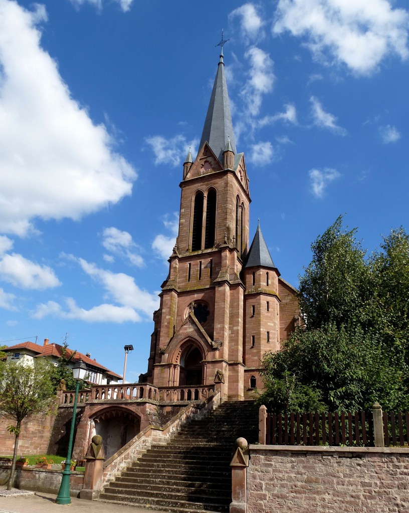 Lembach, die katholische Kirche im neugotischen Stil, erbaut im 19.Jahrhundert, Sept.2015