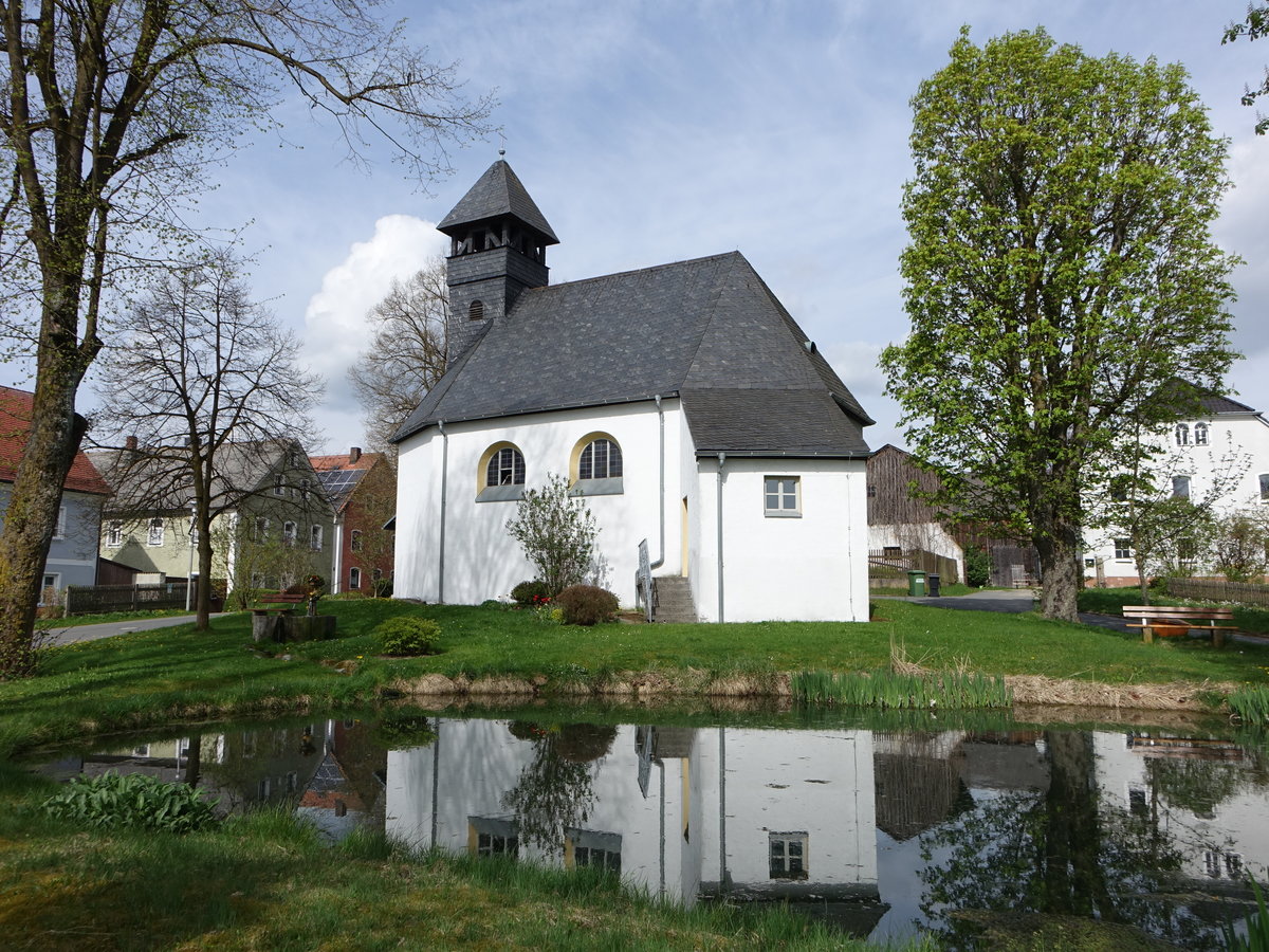 Lengenfeld, Katholische Pfarrkirche St. Michael, erbaut von 1933 bis 1934 durch Georg Holzbauer (23.04.2018)