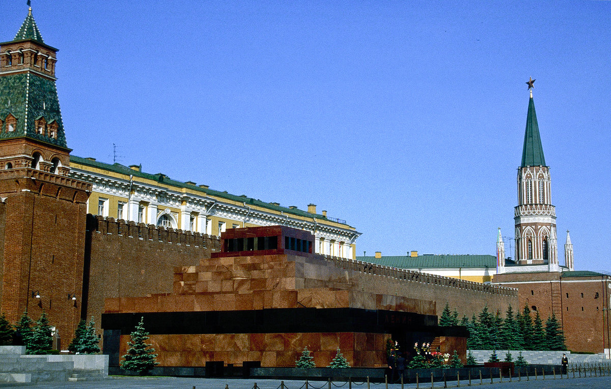Lenin Mausoleum auf dem Roten Platz in Moskau. Bild vom Dia. Aufnahme: Juni 1989.