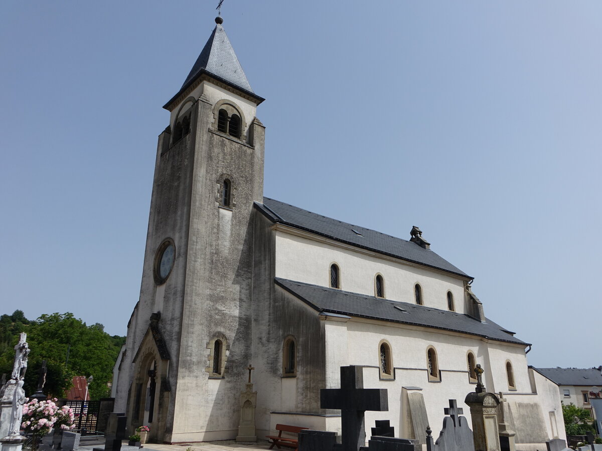 Lenningen, Pfarrkirche St. Pierre in der Rue de Canach (18.06.2022)