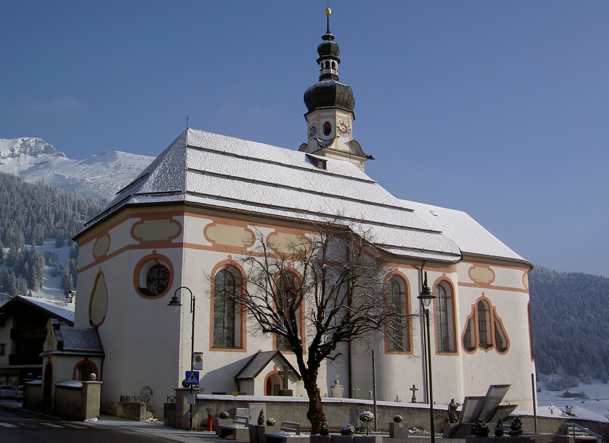 Lermoos, Pfarrkirche St. Katharina, erbaut von 1751 bis 1752 durch Franz Xaver Kleinhans (01.04.2013)