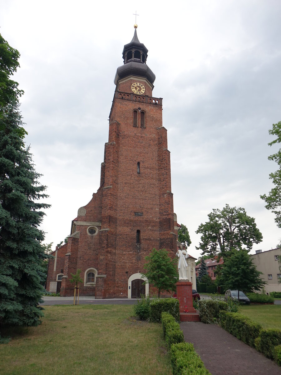 Leszno / Lissa, kath. St. Johannes Kirche, sptgotisch, ehemalige Kirche der Bhmischen Brder, erbaut von 1652 bis 1655 (12.06.2021)