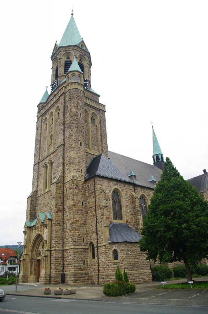 Letmathe, neugotische Hallenkirche St. Kilian, erbaut von 1914 bis 1917 durch Architekt Joseph Buchkremer (31.07.2011)