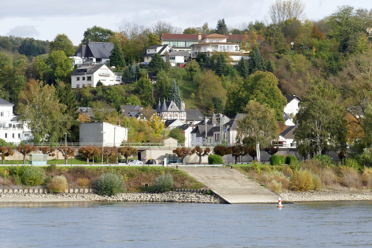 Leubsdorf am Rhein, Zentrum um  Die Burg  - 25.10.2017