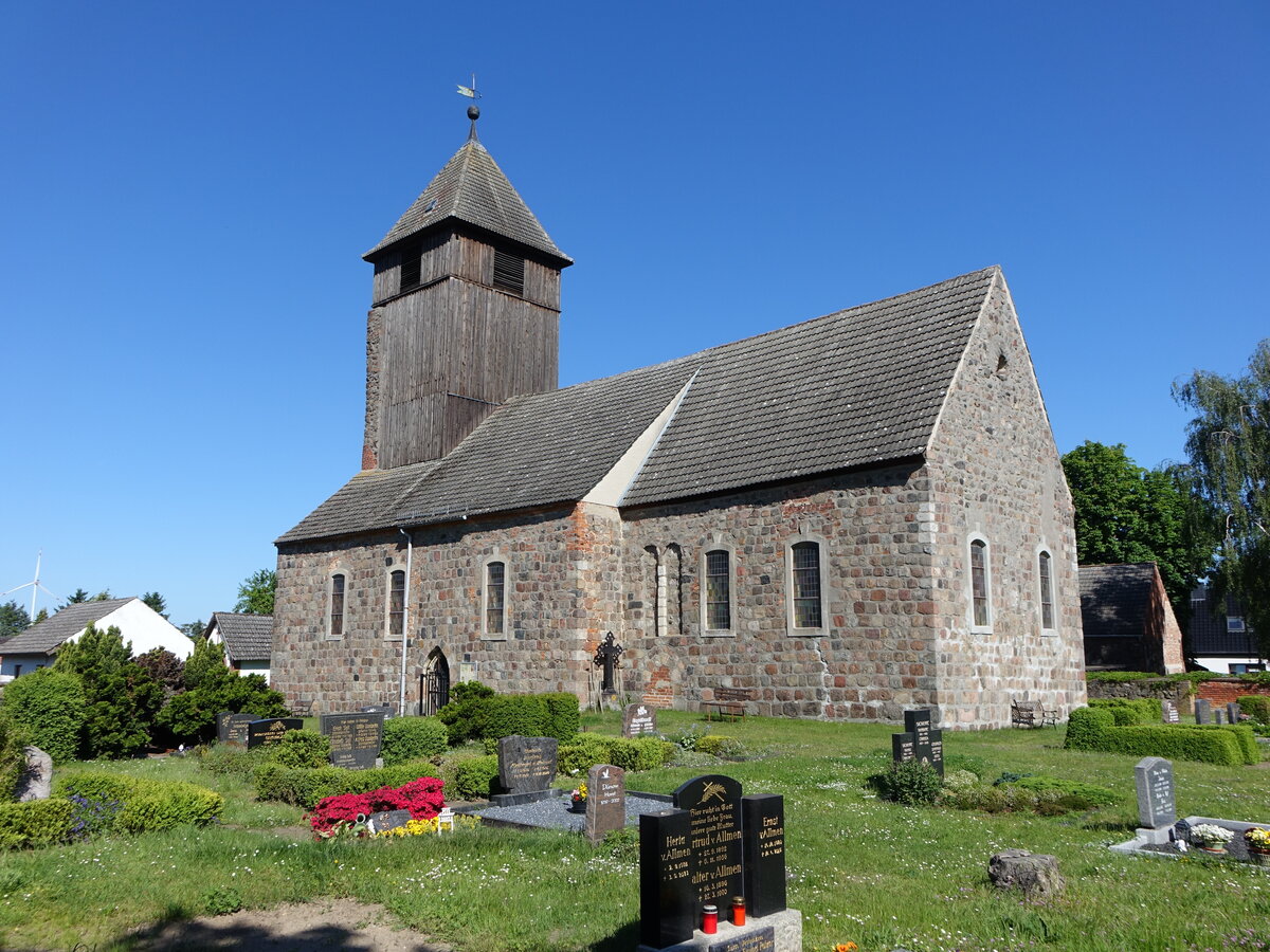 Leuenberg, evangelische Kirche, Feldsteinkirche aus dem 13. Jahrhundert (25.05.2026)