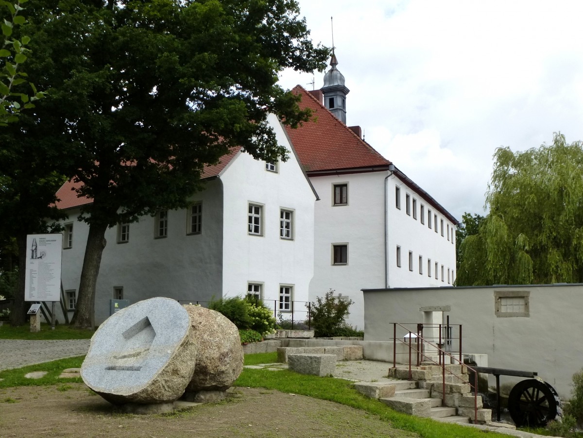 Leupoldsdorf im Fichtelgebirge, das Schlo stammt aus dem 17.Jahrhundert, Aug.2014