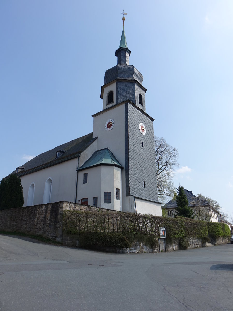 Leupoldsgrn, Evangelisch-lutherische Pfarrkirche, Saalbau mit Westturm, Langhaus zweite Hlfte 17. Jahrhundert mit Ostabschluss von 1899, Kirchturm erbaut von 1737 bis 1738 (21.04.2018)