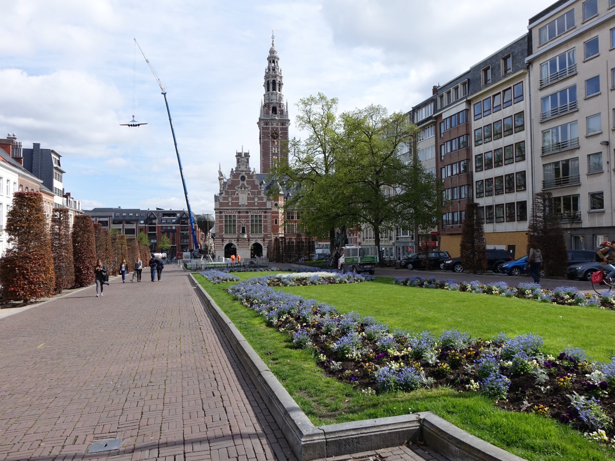 Leuven, Herbert Hoover Platz mit Universittsbibliothek (27.04.2015)