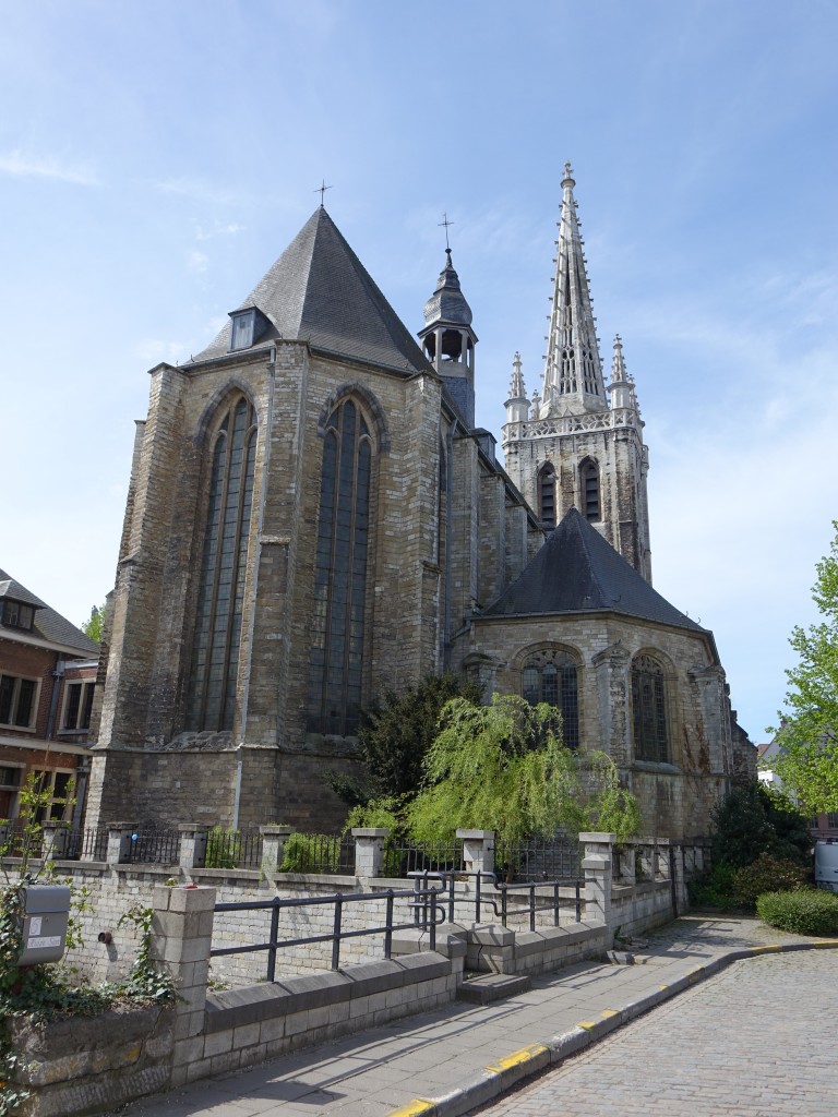 Leuven, Klosterkirche St. Gertrudis, erbaut ab dem 14. Jahrhundert, Turm von 1453 (27.04.2015)