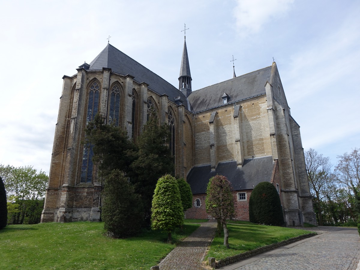 Leuven, Sint Kwinten Kirche, erbaut im 15. Jahrhundert durch Matheus de Layens, 
dreischiffiges Langhaus, Querhaus und Chor, Brabanter Hochgotik (27.04.2015)